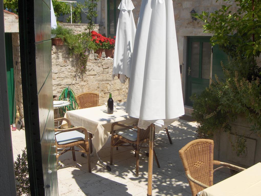 Guest House Lucijo Врбоска Екстериор снимка